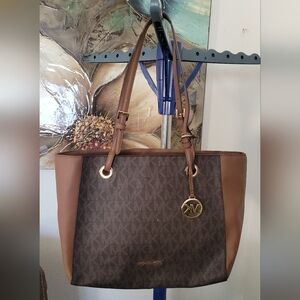 Michael Kors Medium Walsh Multifunction Tote ( Pre-Loved )